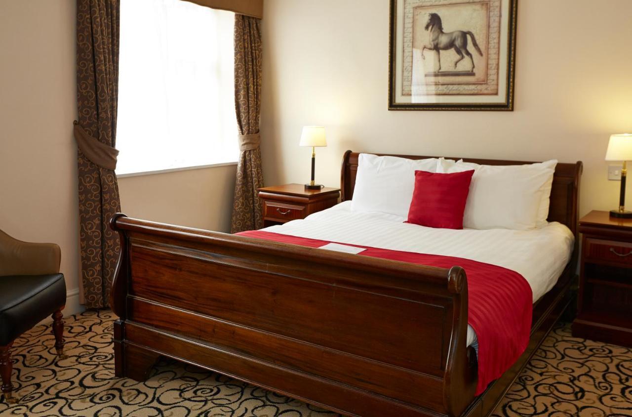 Red Lion By Greene King Hotel